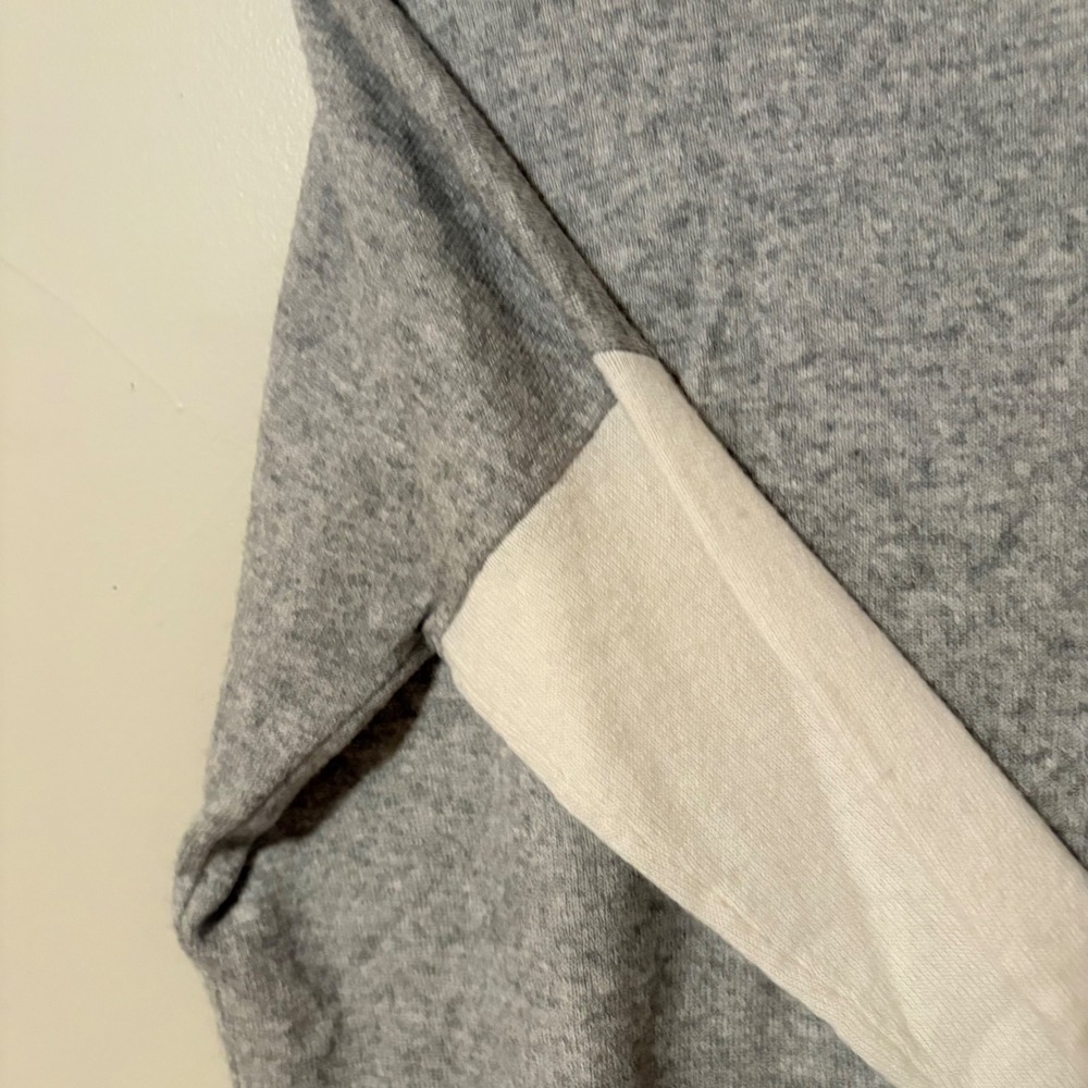 Vince Women's Laine Wool Cashmere Color Block Sweater Size M Gray Cream Knit Top - Picture 3 of 6